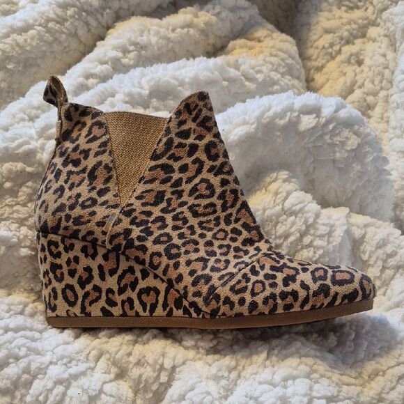 Toms Shoes - Toms Women's 9 Animal Print Wedge Ankle Boots